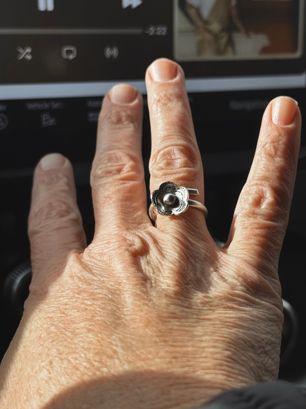 Silver flower ring